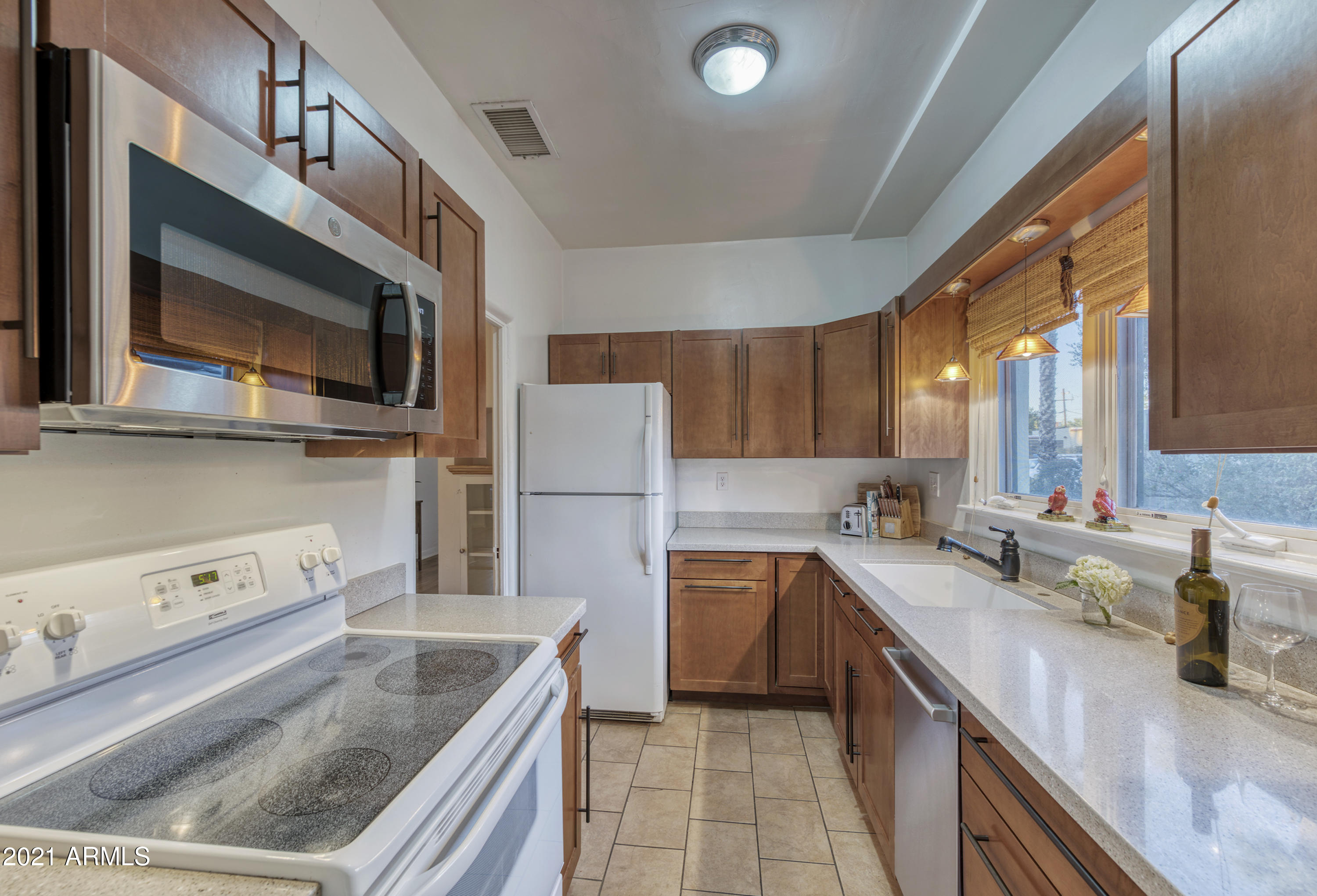 1581 East Cheery Lynn Road Phoenix, AZ 85014 - Photo 21 of 43 Kitchen