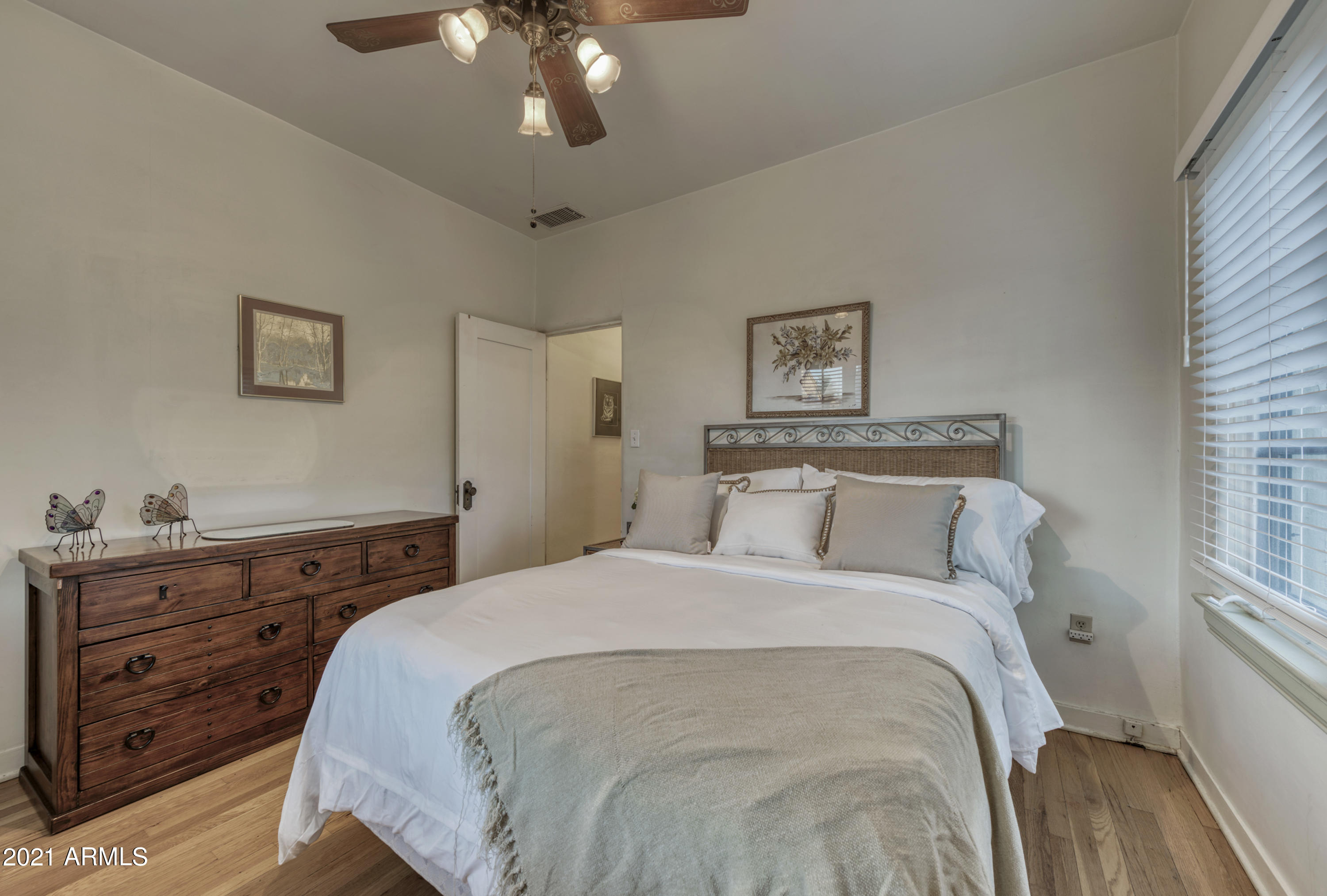 1581 East Cheery Lynn Road Phoenix, AZ 85014 - Photo 23 of 43 Bedroom 2