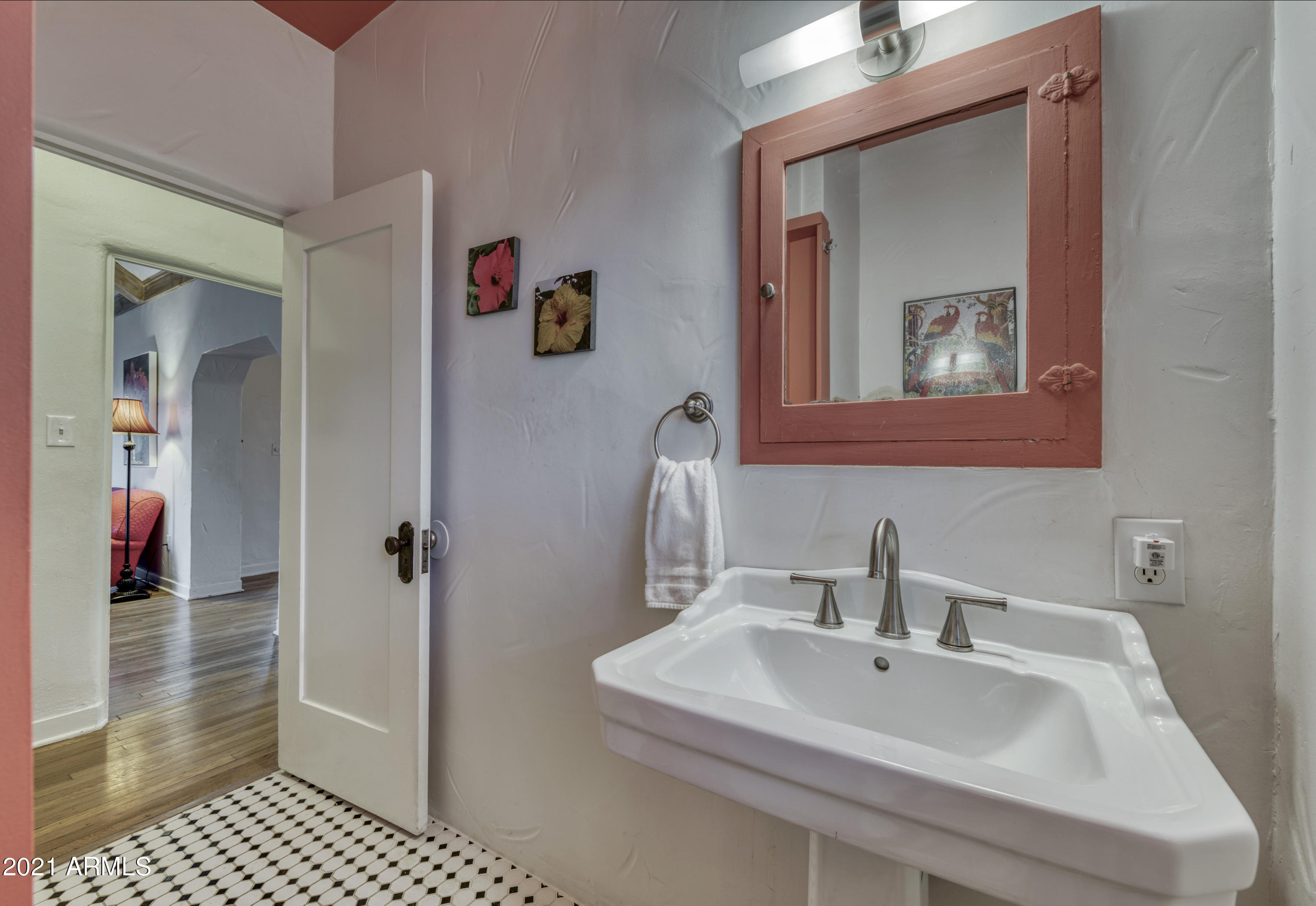 1581 East Cheery Lynn Road Phoenix, AZ 85014 - Photo 25 of 43 Bathroom