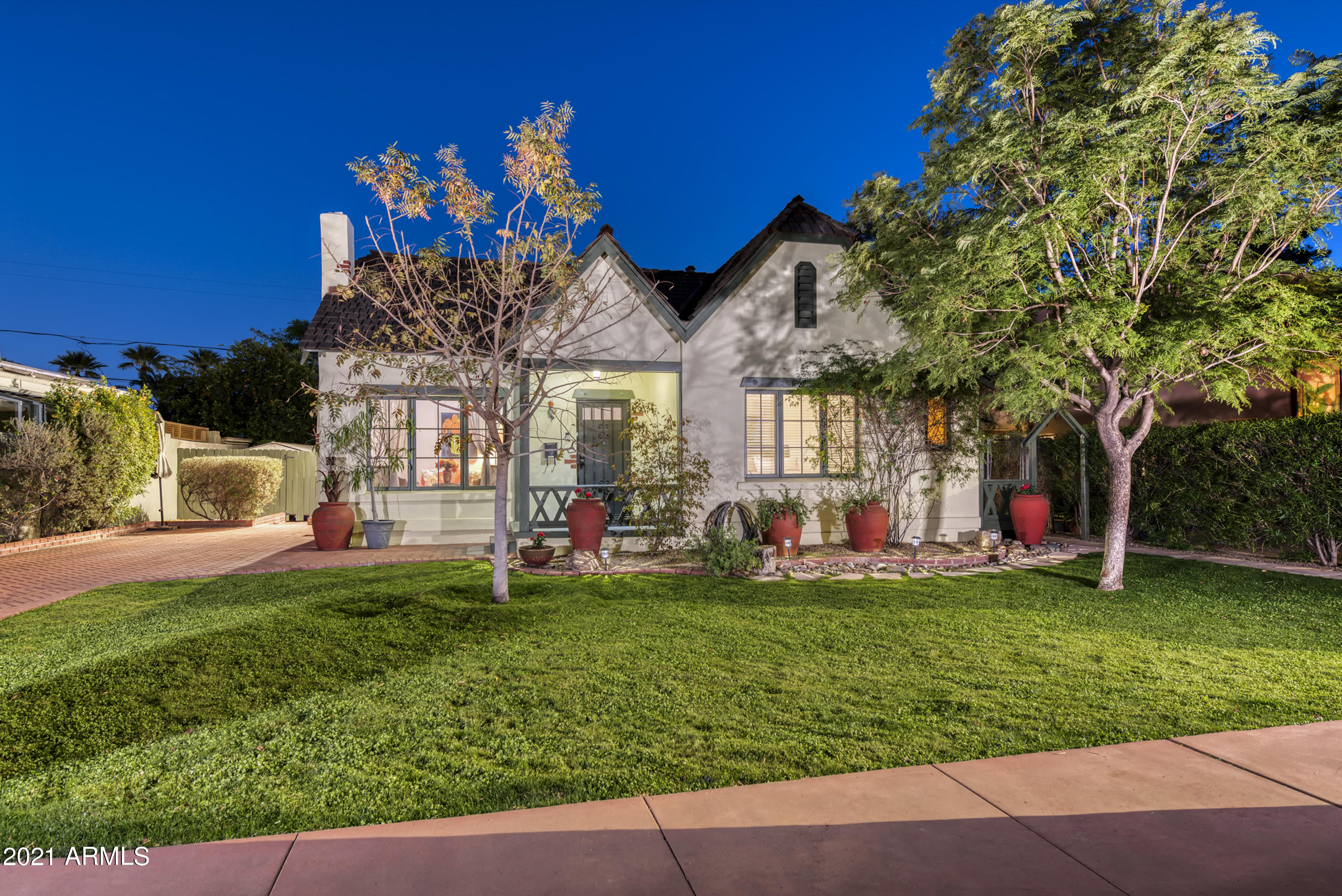 1581 East Cheery Lynn Road Phoenix, AZ 85014 - Photo 43 of 43 Front View at Twilight
