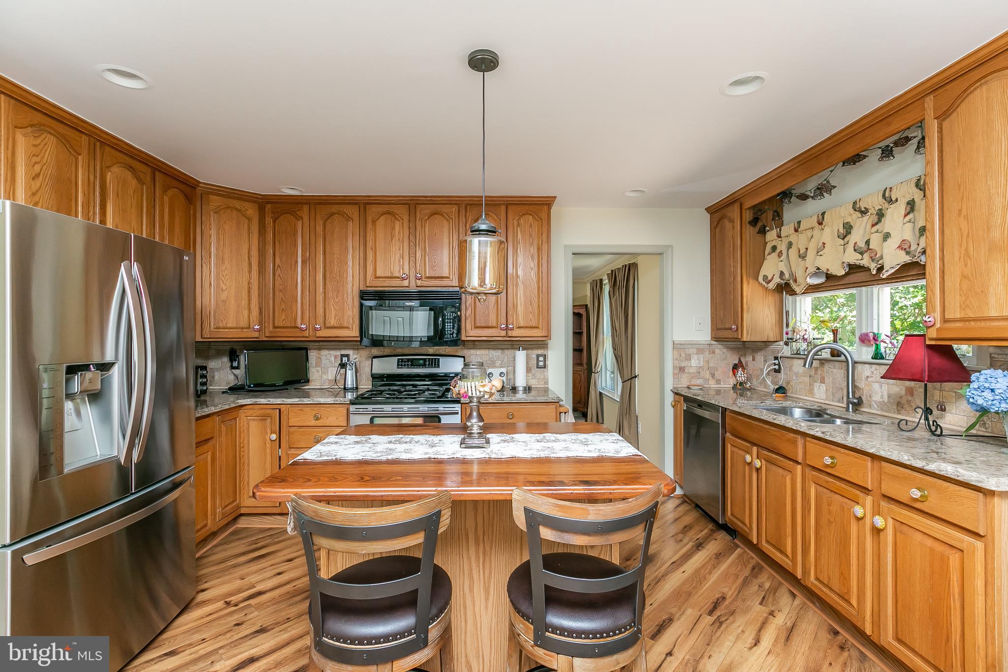 9843 Magledt Road Baltimore, MD 21234 - Photo 11 of 41 Stainless Appliances & Quartz Countertops