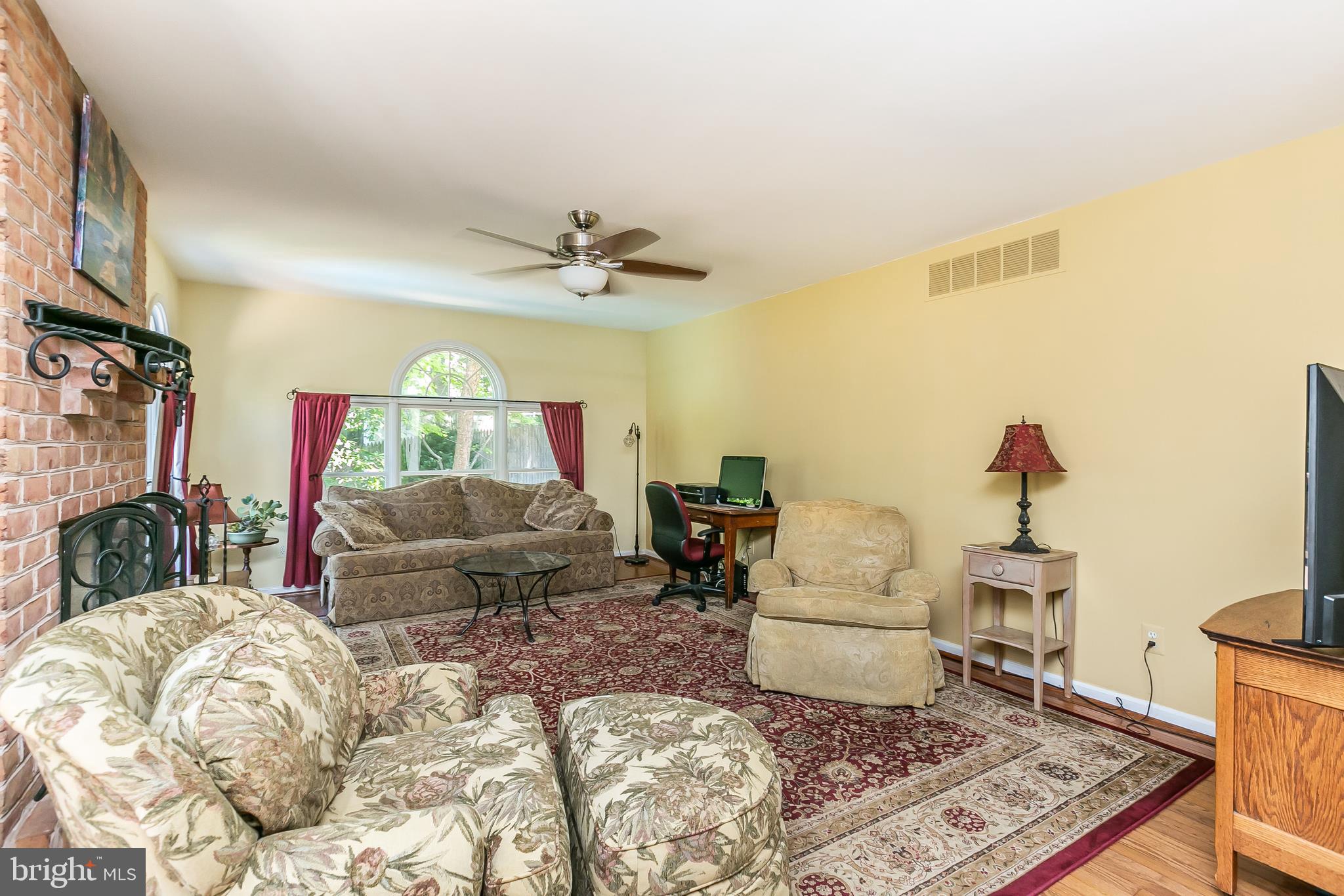 9843 Magledt Road Baltimore, MD 21234 - Photo 12 of 41 1st Floor Family Room off Kitchen