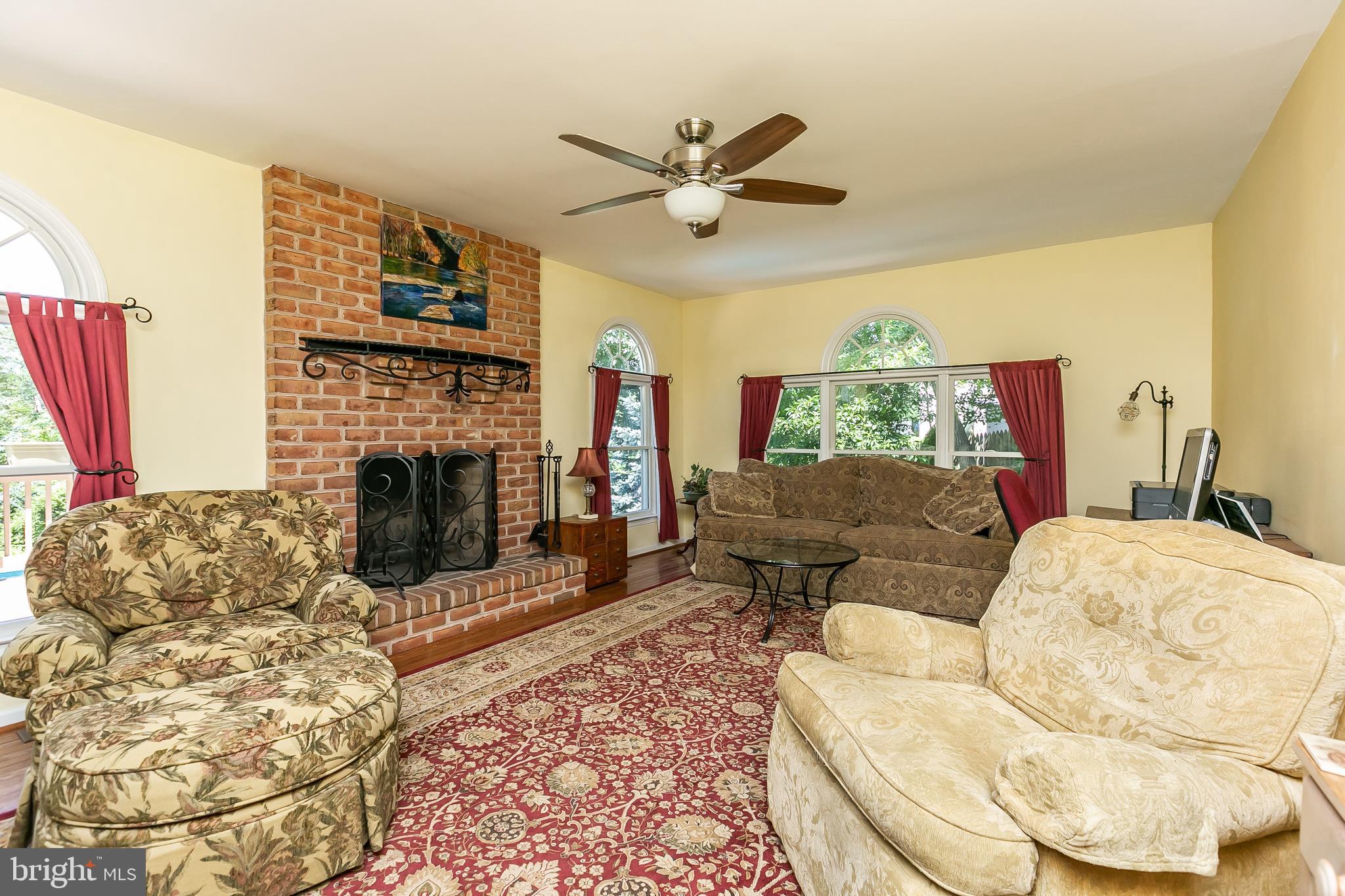 9843 Magledt Road Baltimore, MD 21234 - Photo 13 of 41 Sun-drenched Family Room