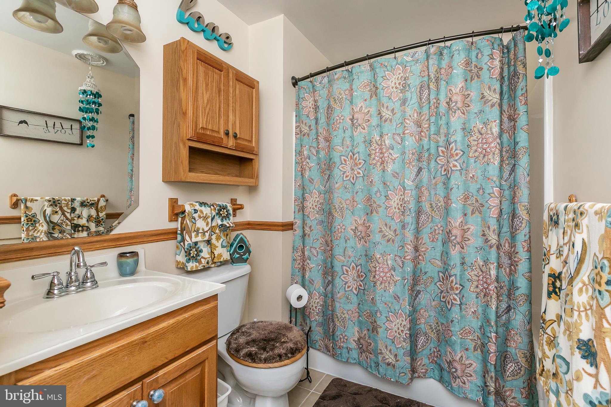 9843 Magledt Road Baltimore, MD 21234 - Photo 24 of 41 Spotless 2nd Floor Hall Bathroom