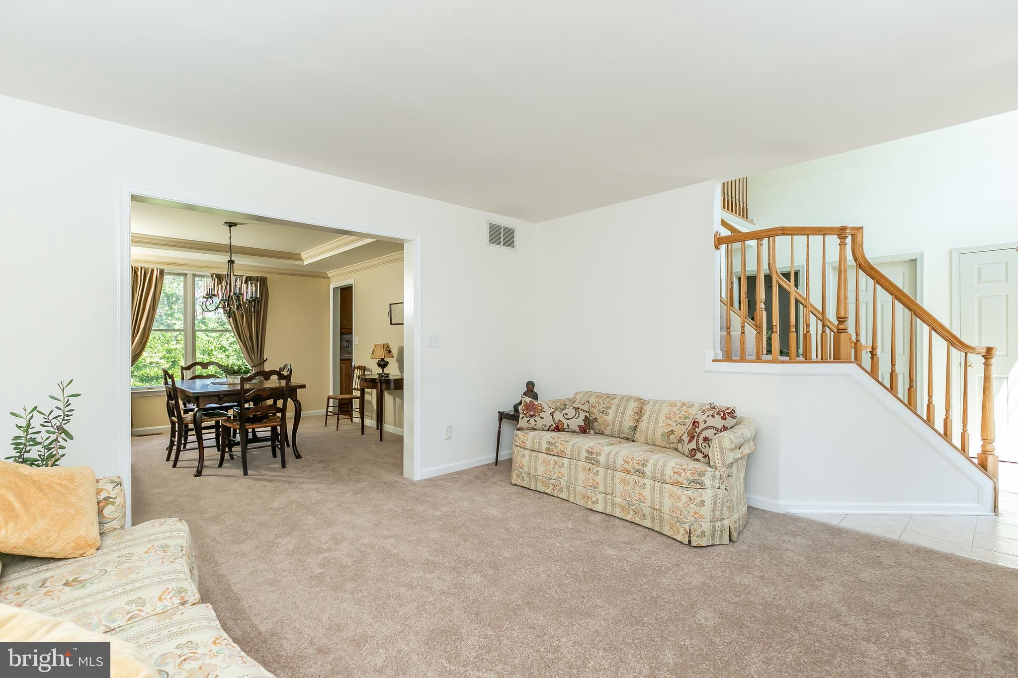 9843 Magledt Road Baltimore, MD 21234 - Photo 5 of 41 Formal Living Room