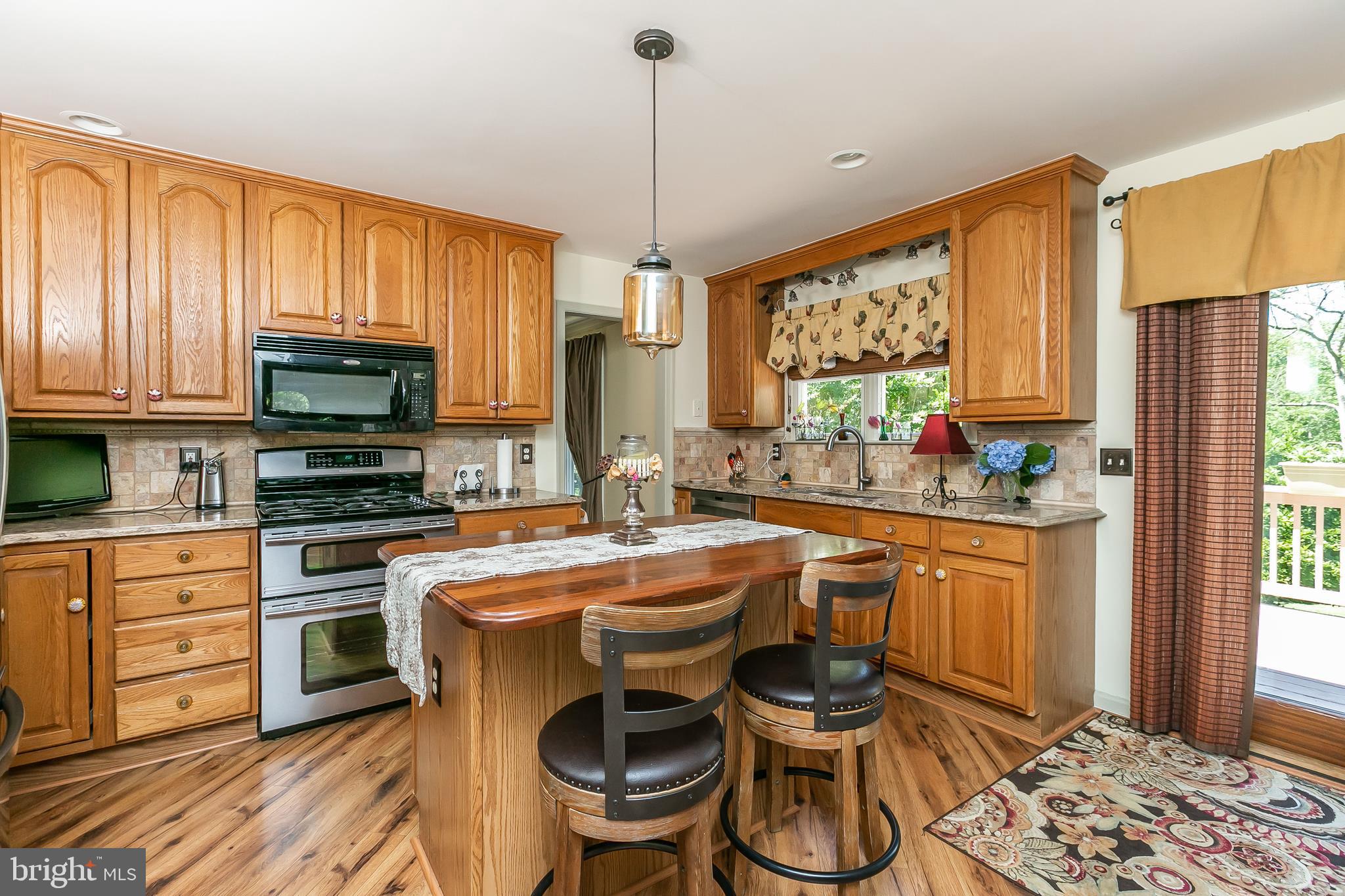 9843 Magledt Road Baltimore, MD 21234 - Photo 10 of 41 Sparkling Kitchen with Island