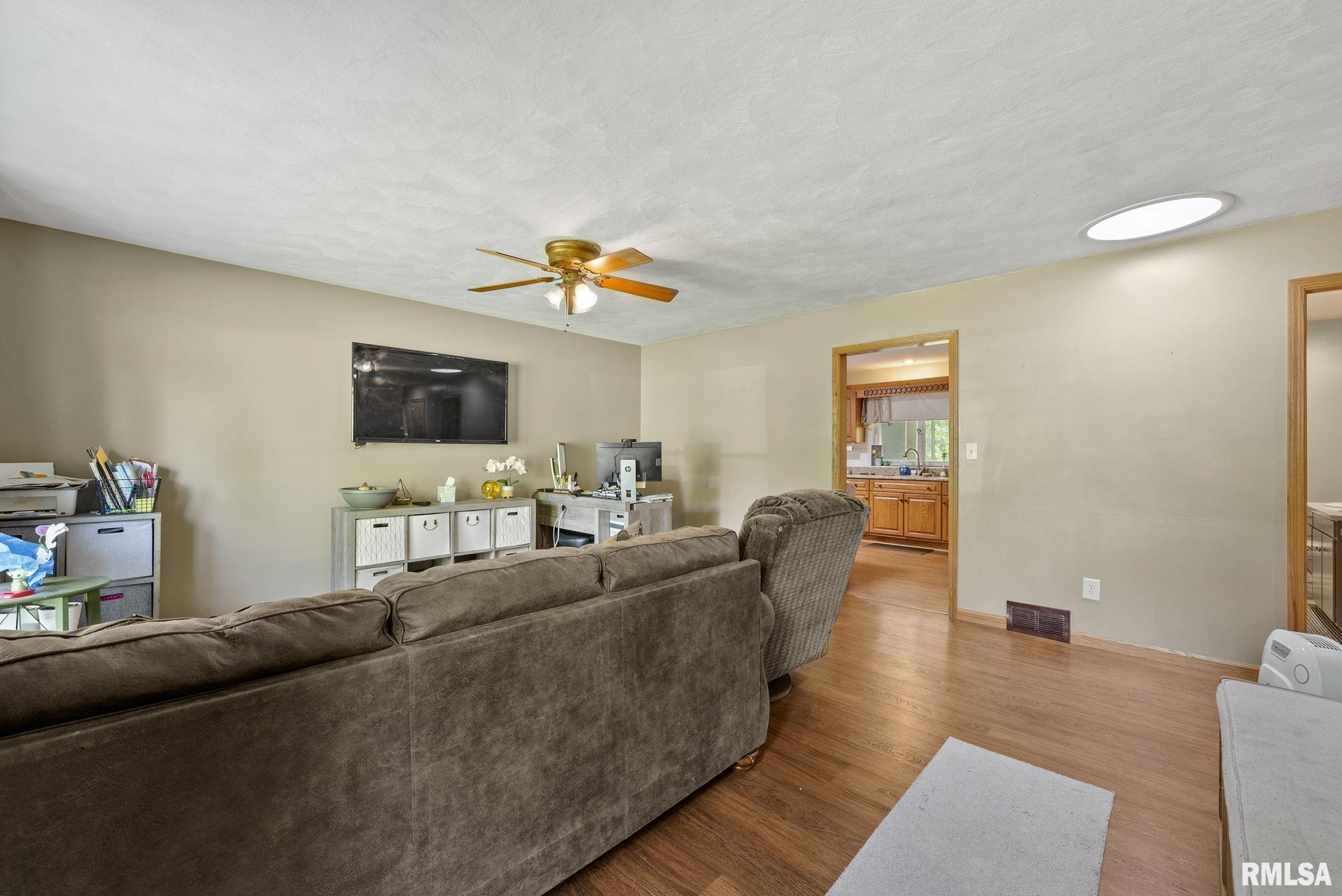 4018 Rodeo Road Davenport, IA 52806 - Photo 9 of 24 Gallery Image 9