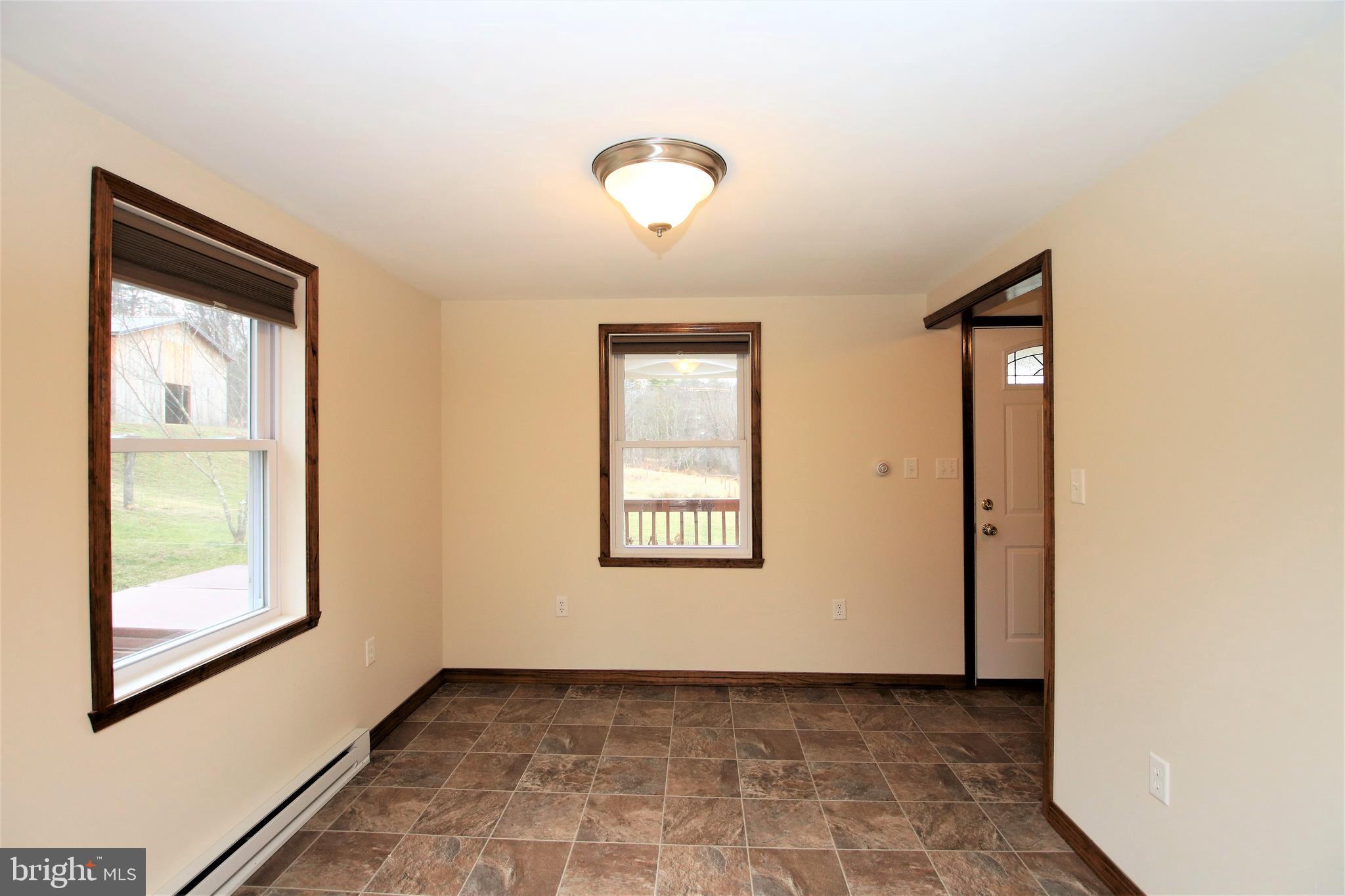 639 Packing House Road Berkeley Springs, WV 25411 - Photo 11 of 34 Dining Room