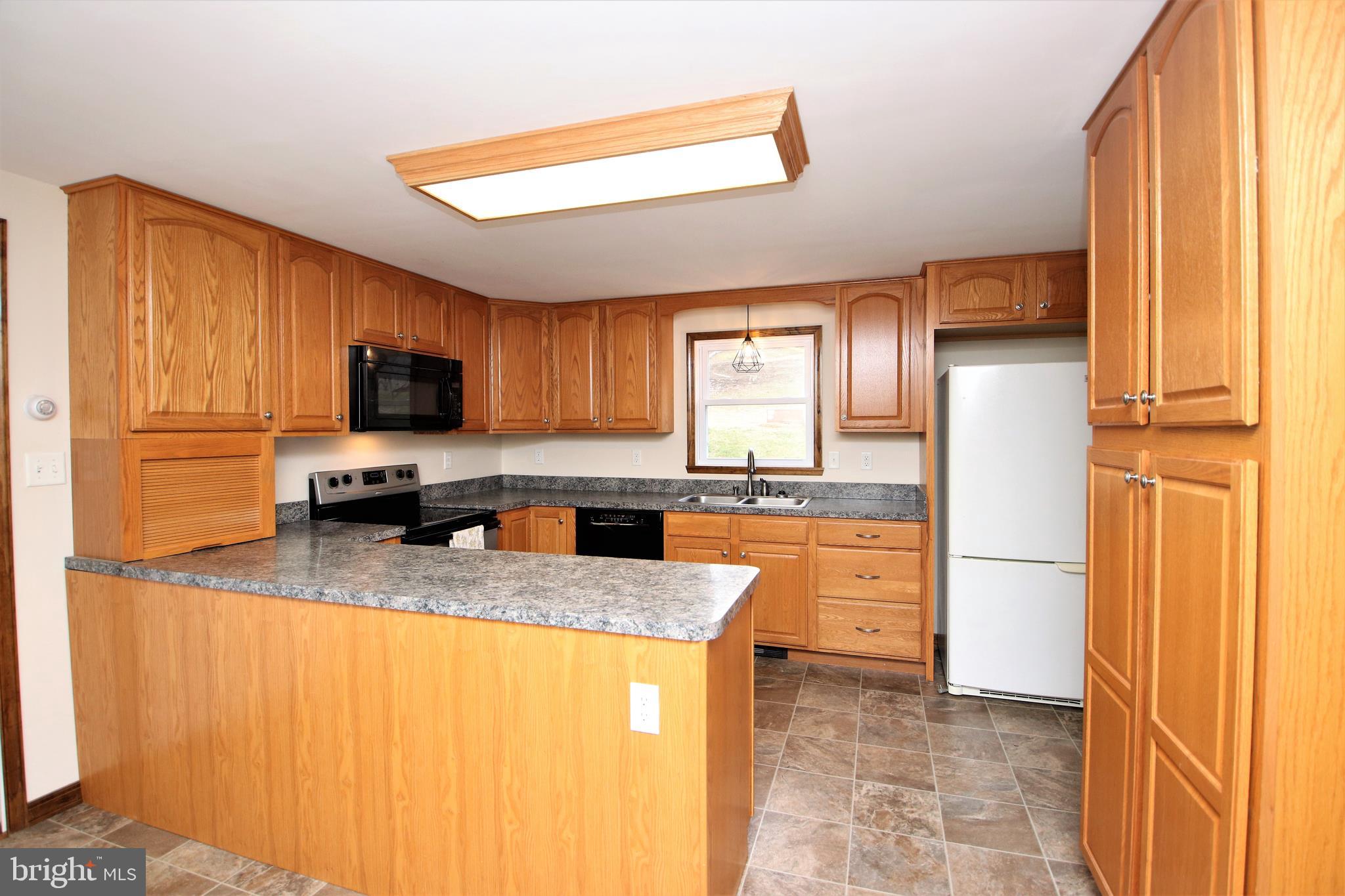 639 Packing House Road Berkeley Springs, WV 25411 - Photo 8 of 34 Kitchen
