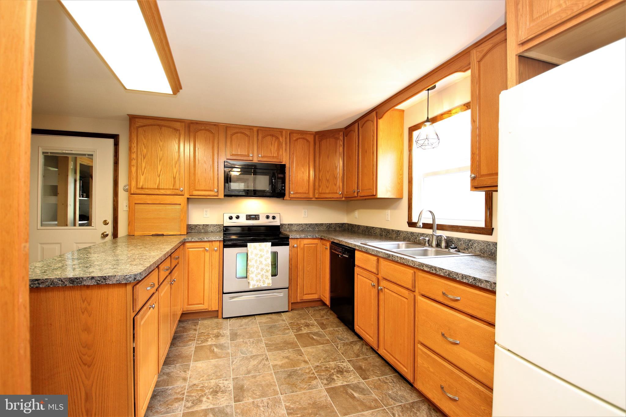 639 Packing House Road Berkeley Springs, WV 25411 - Photo 10 of 34 Kitchen