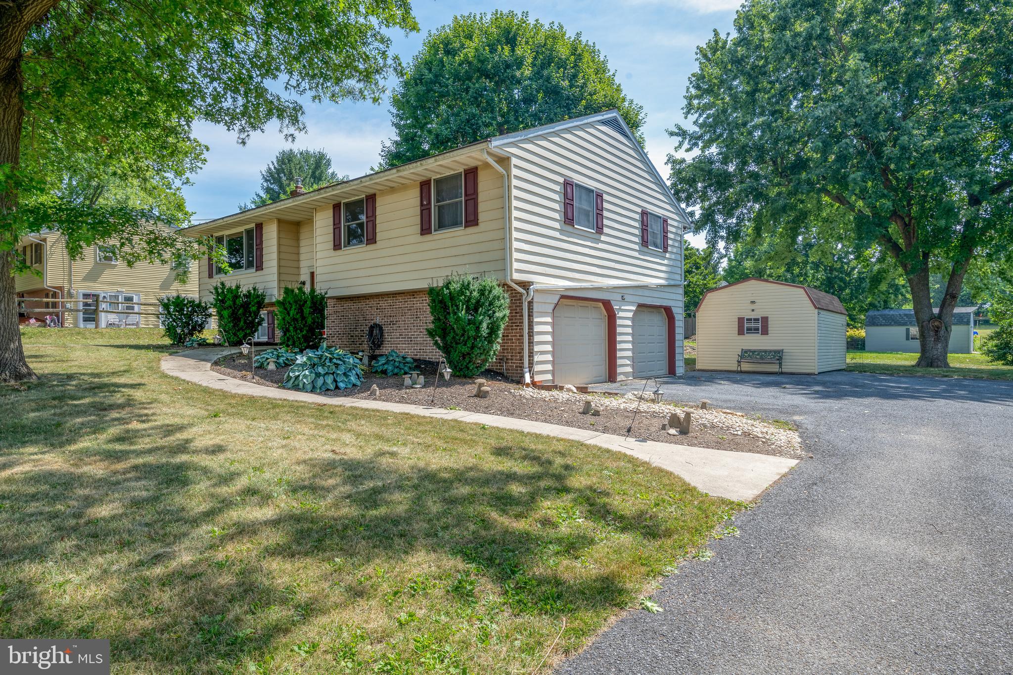 779 Holly Tree Road Manheim, PA 17545 - Photo 3 of 37 Gallery Image 3