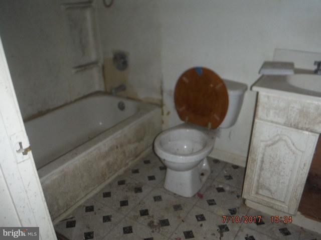 218 Sollers Point Road Baltimore, MD 21222 - Photo 14 of 17 Unit 2 Bath