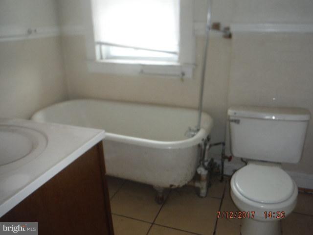 218 Sollers Point Road Baltimore, MD 21222 - Photo 9 of 17 Bath