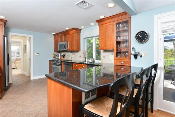 37 Liberty Pole Road Hingham, MA 02043 - Photo 4 of 19 Gallery Image 4