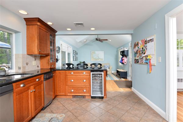 37 Liberty Pole Road Hingham, MA 02043 - Photo 5 of 19 Gallery Image 5