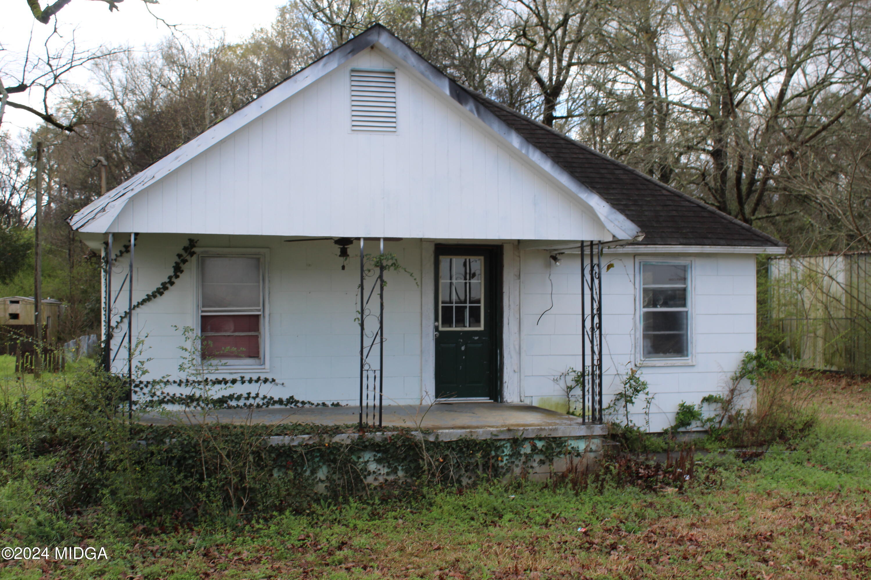 2346 Liberty Church Road Macon, GA 31216 - Photo 3 of 16 a front view of a house with garden