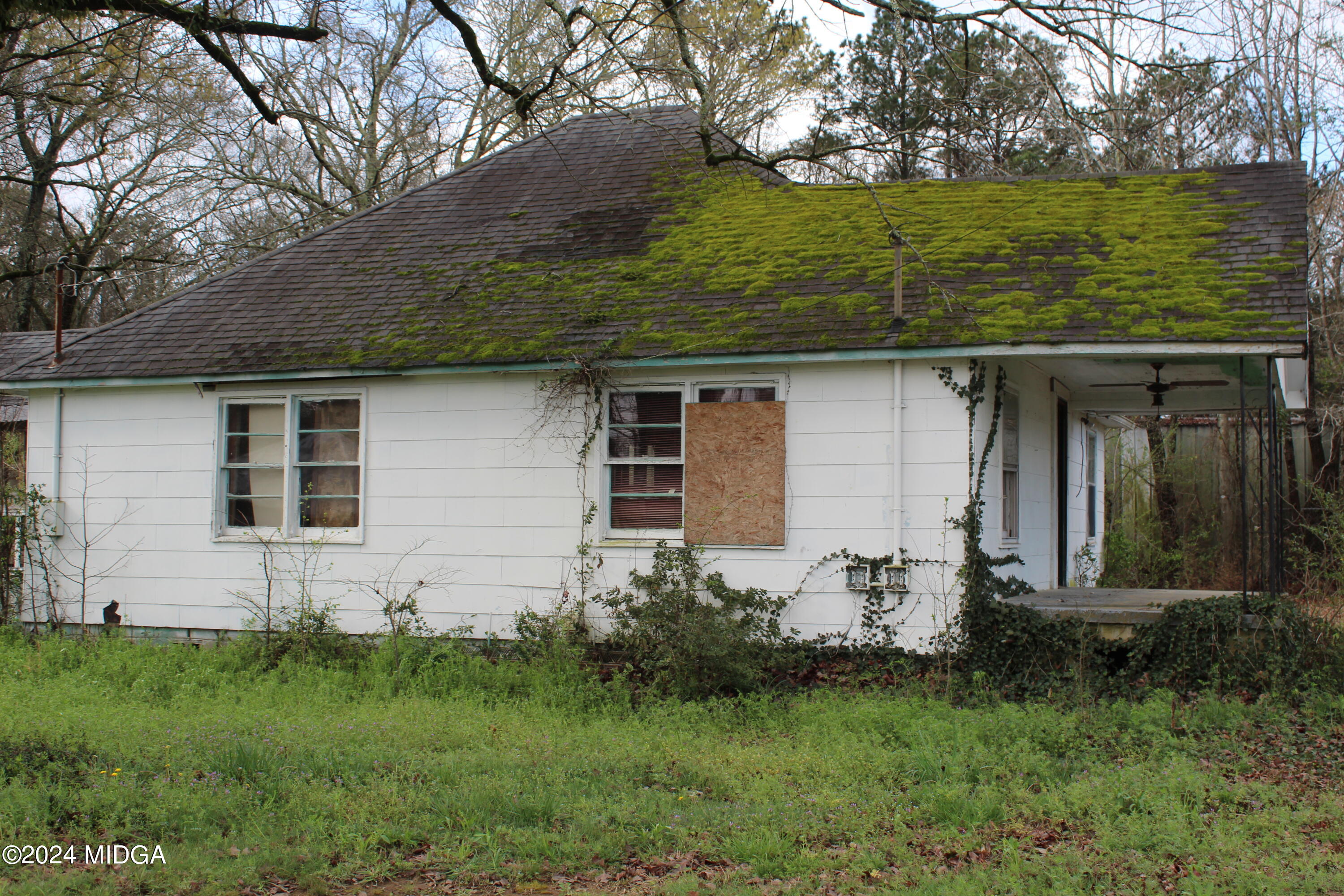 2346 Liberty Church Road Macon, GA 31216 - Photo 5 of 16 a view of a house with a yard