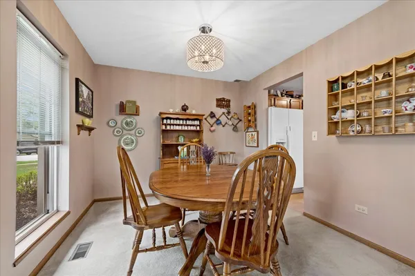 $280,000 | 2110 Peach Tree Lane, Unit 2110, Algonquin, IL 60102
