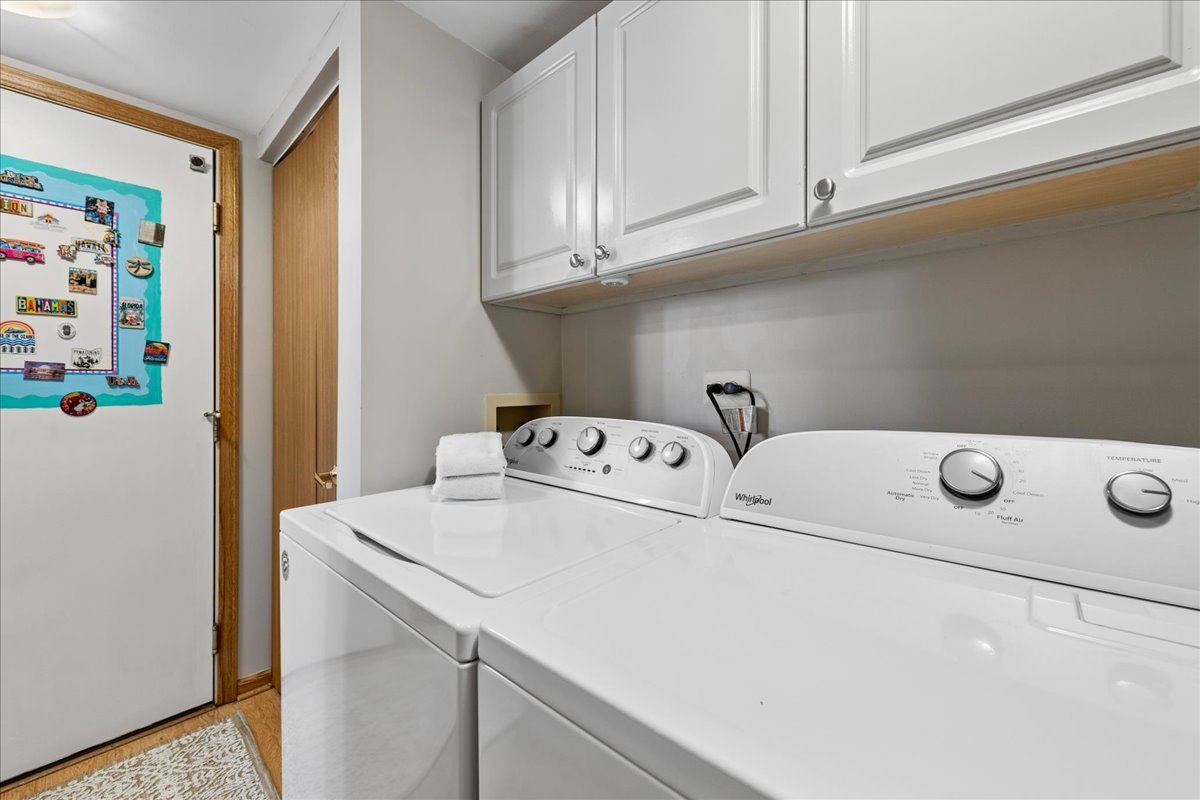 2110 Peach Tree Lane, Unit 2110 Algonquin, IL 60102 - Photo 18 of 21 a utility room with dryer and washer