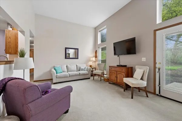 $280,000 | 2110 Peach Tree Lane, Unit 2110, Algonquin, IL 60102