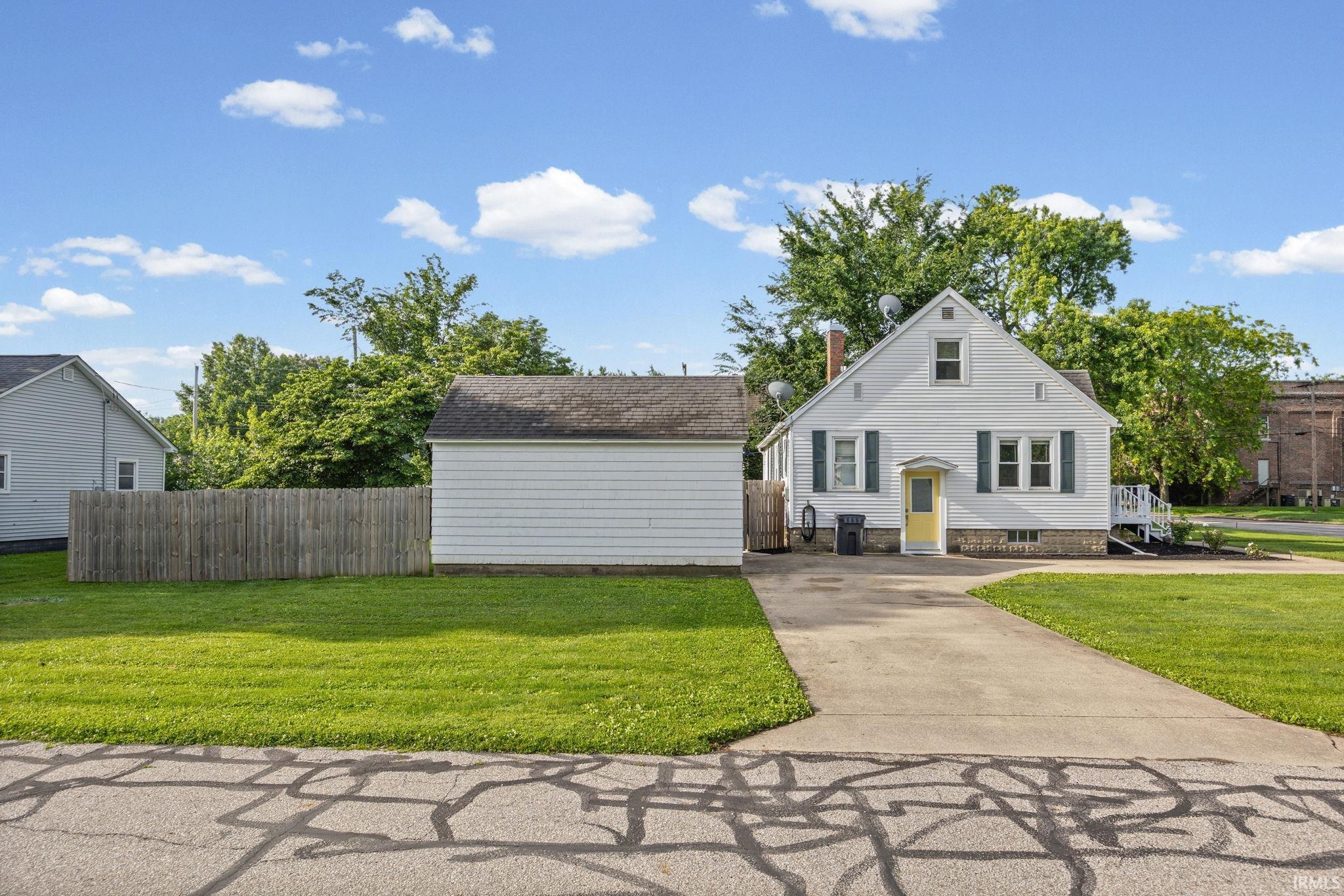 307 North Jackson Avenue Fowler, IN 47944 - Photo 5 of 34
