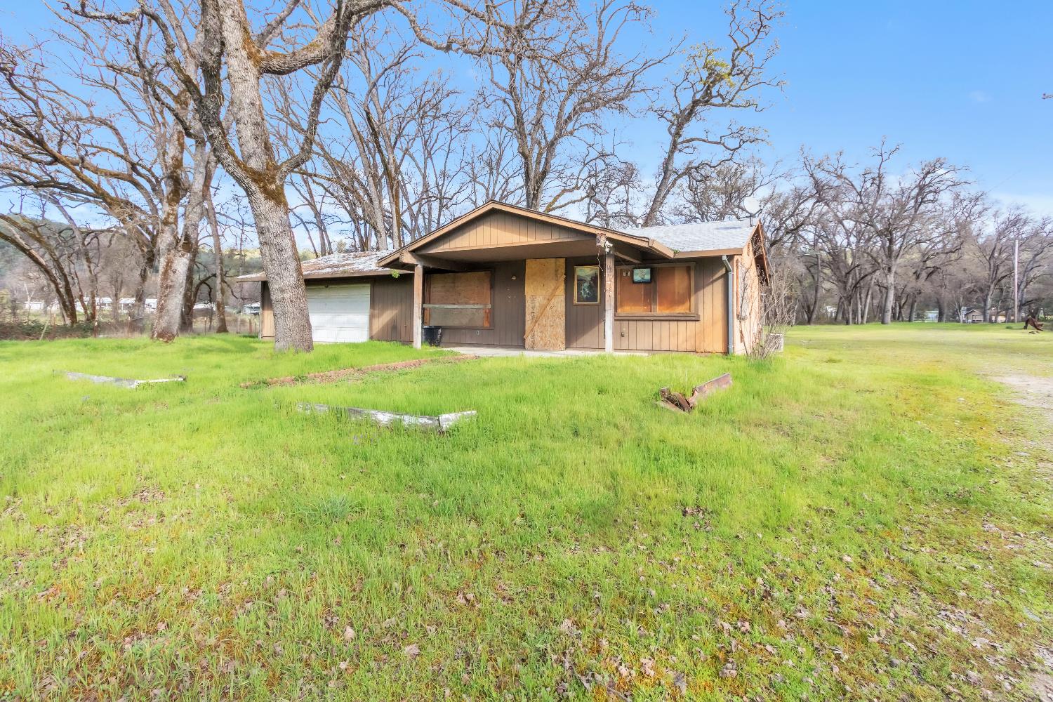 10121 Valley Drive Rough and Ready, CA 95975 - Photo 3 of 44 a front view of a house with a yard