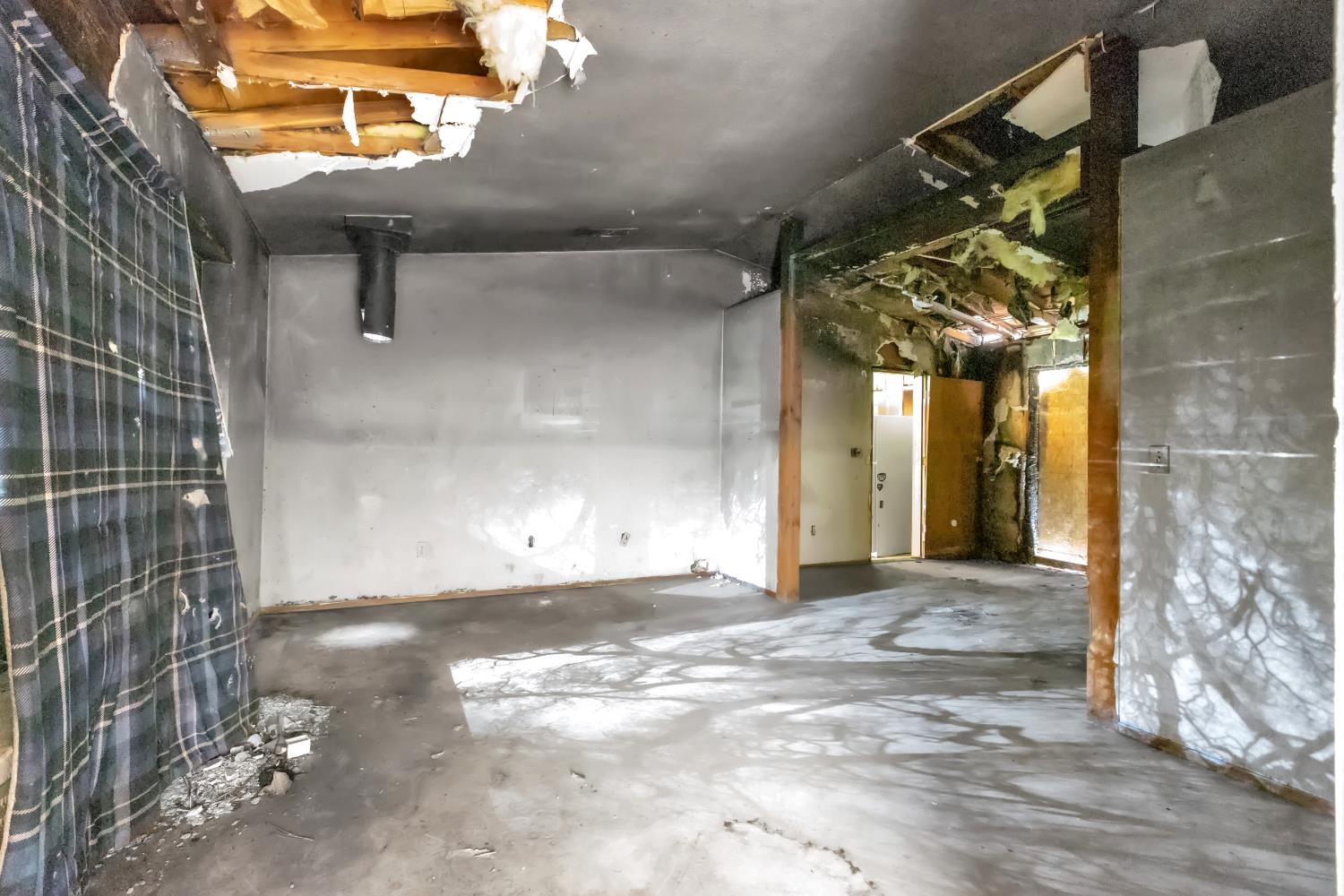 10121 Valley Drive Rough and Ready, CA 95975 - Photo 34 of 44 a view of a garage