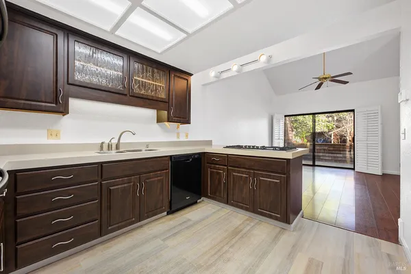 $665,000 | 9239 Lakewood Drive, Windsor, CA 95492