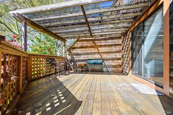 $665,000 | 9239 Lakewood Drive, Windsor, CA 95492