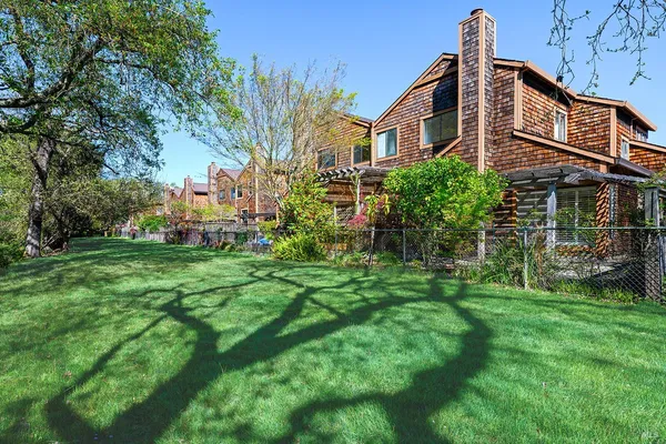 $665,000 | 9239 Lakewood Drive, Windsor, CA 95492