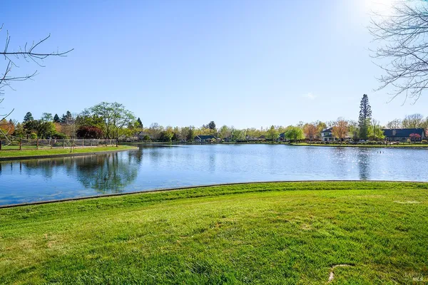 $665,000 | 9239 Lakewood Drive, Windsor, CA 95492