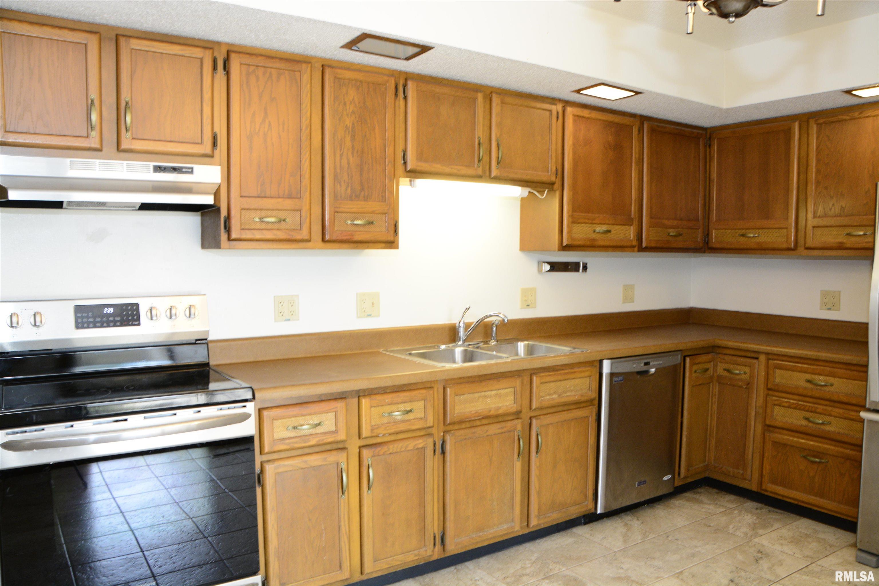 1220 Maple Avenue Macomb, IL 61455 - Photo 10 of 20