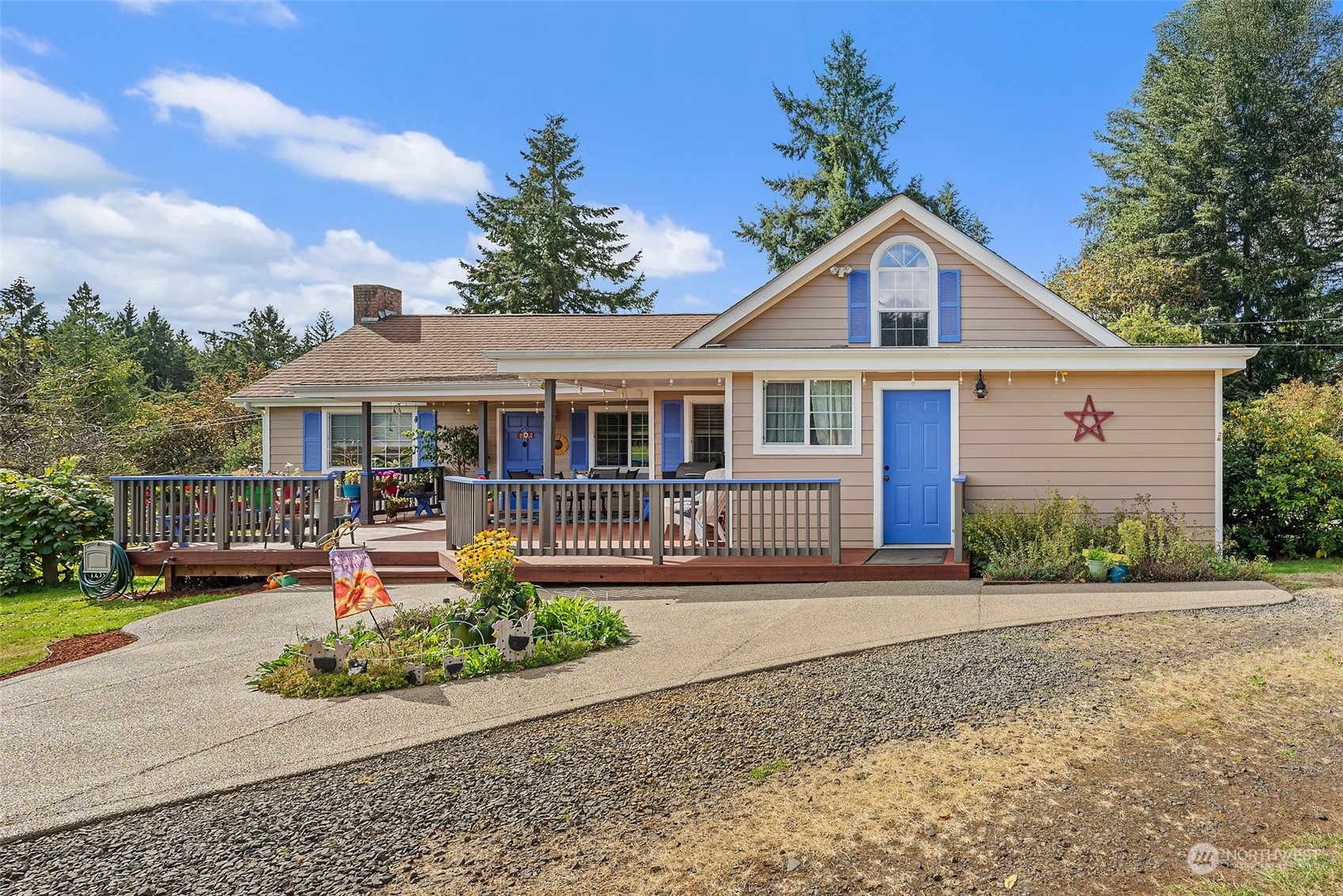 158 Hawkins Road Winlock, WA 98596 - Photo 1 of 28 front view of a house with a yard