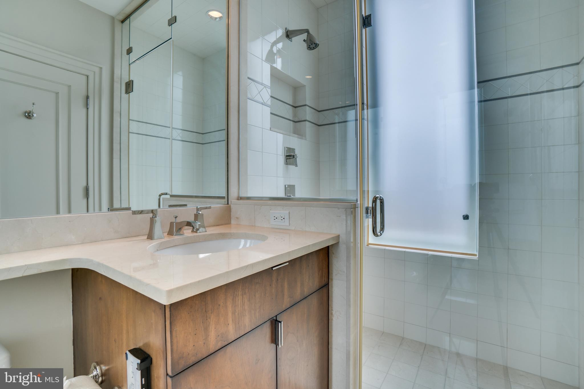 3150 South Street Northwest, Unit PH1D Washington, DC 20007 - Photo 49 of 65 Full En Suite Bathroom for Second Bedroom