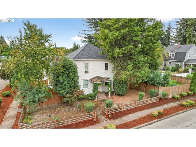 $874,998 | 814 East 4th Street, Newberg, OR 97132