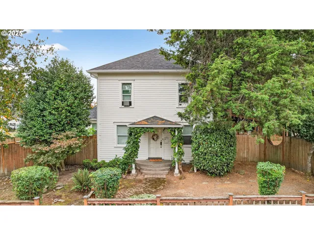 $874,998 | 814 East 4th Street, Newberg, OR 97132