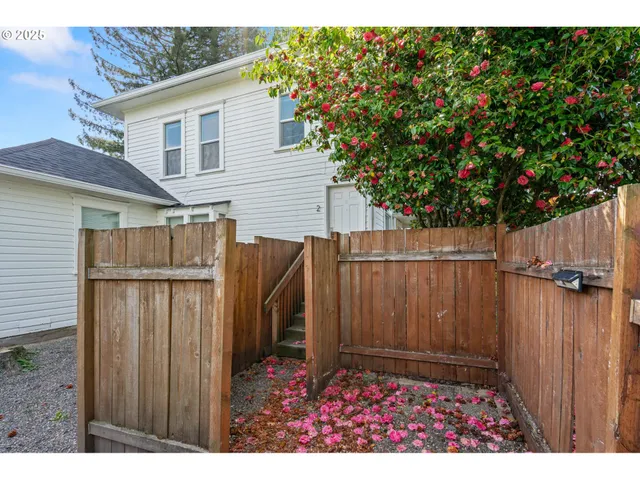 $874,998 | 814 East 4th Street, Newberg, OR 97132