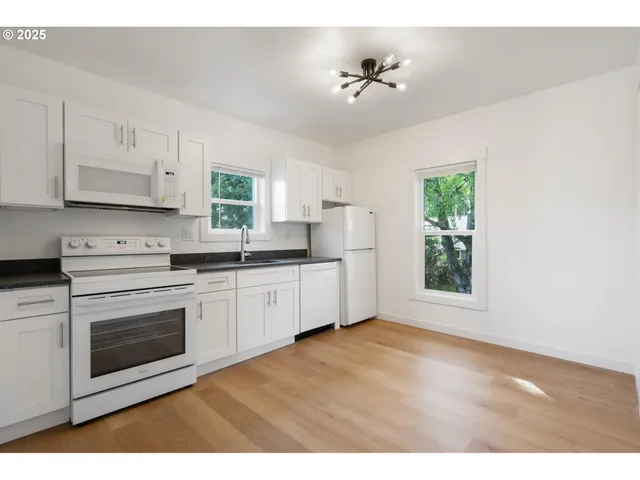 $874,998 | 814 East 4th Street, Newberg, OR 97132