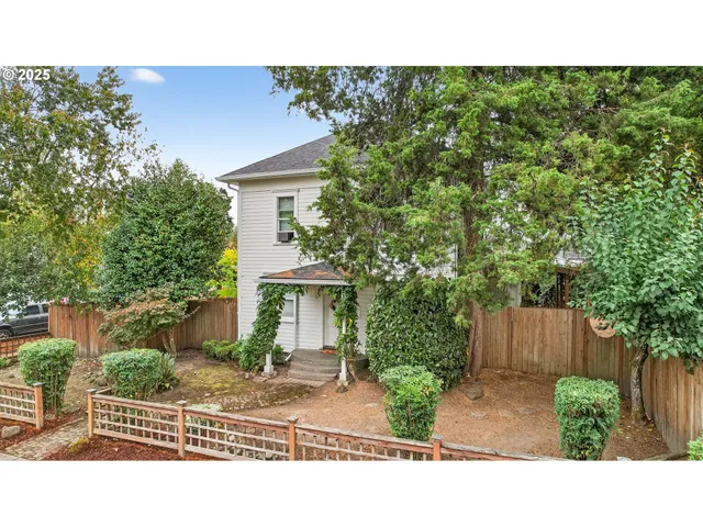 $874,998 | 814 East 4th Street, Newberg, OR 97132