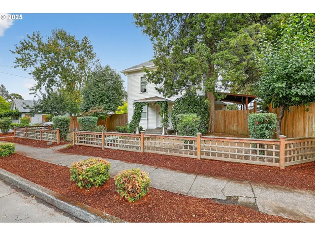 $874,998 | 814 East 4th Street, Newberg, OR 97132