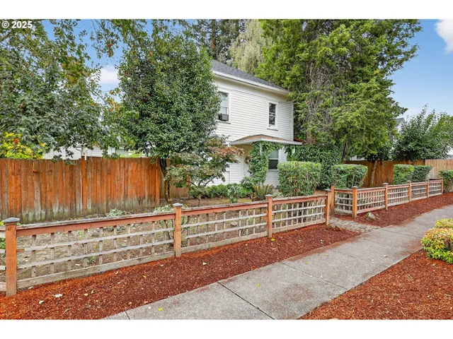 $874,998 | 814 East 4th Street, Newberg, OR 97132