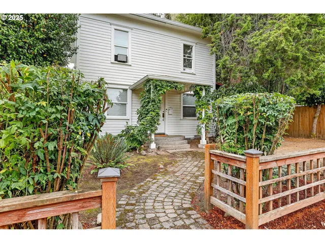 $874,998 | 814 East 4th Street, Newberg, OR 97132