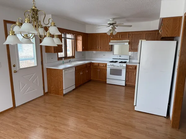 $274,999 | 816 Eagle Creek Road, Elwood, IL 60421