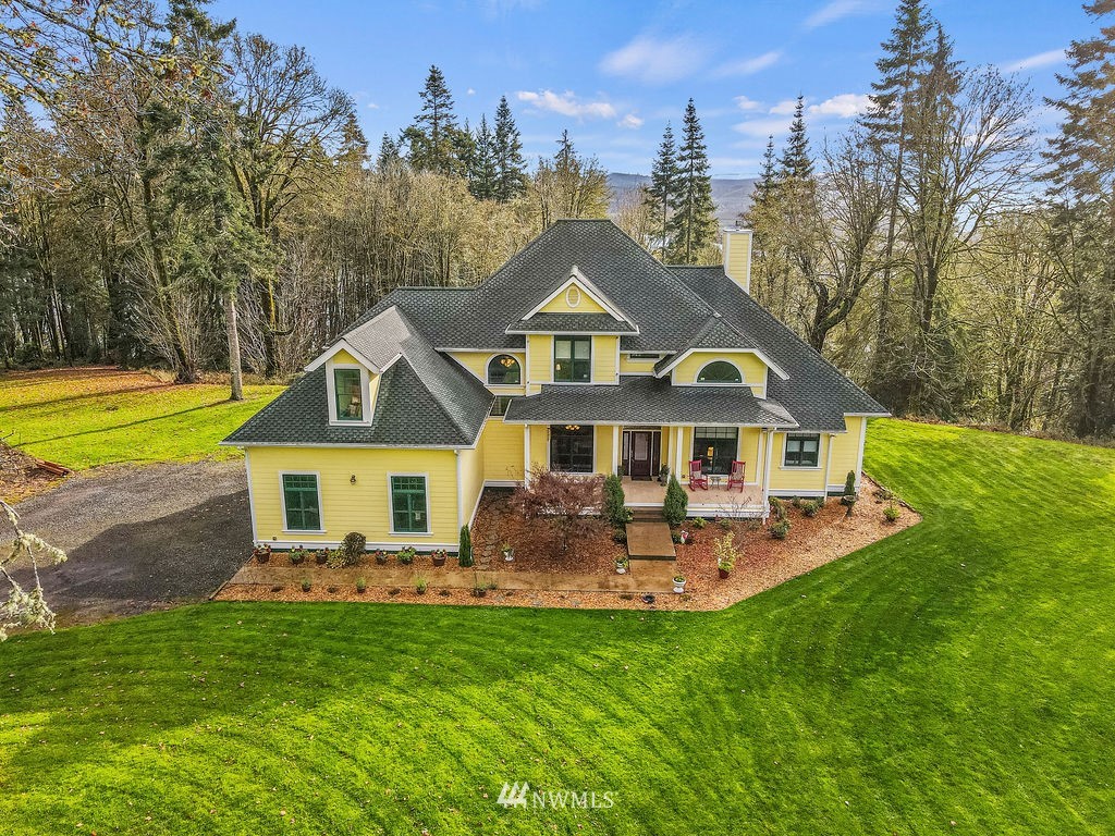 212 Whitewater Road Longview, WA 98632 - Photo 2 of 39 a front view of a house with a garden