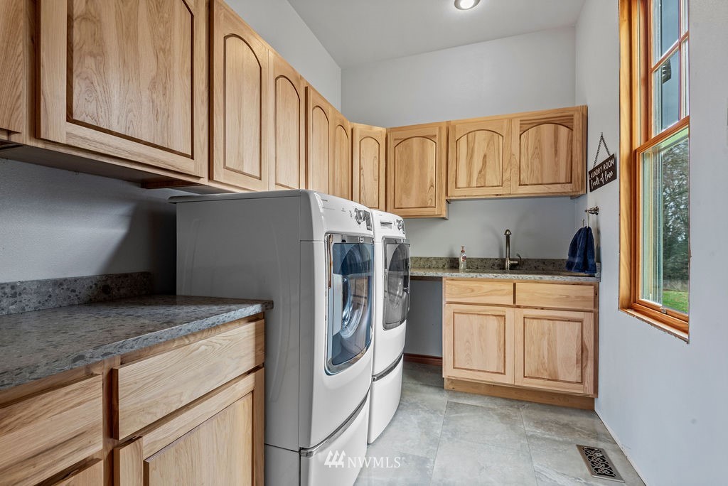 212 Whitewater Road Longview, WA 98632 - Photo 20 of 39 a kitchen with stainless steel appliances granite countertop a refrigerator sink and cabinets