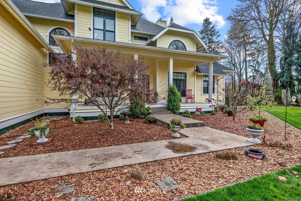 212 Whitewater Road Longview, WA 98632 - Photo 38 of 39 a view of a building with a bench in a yard