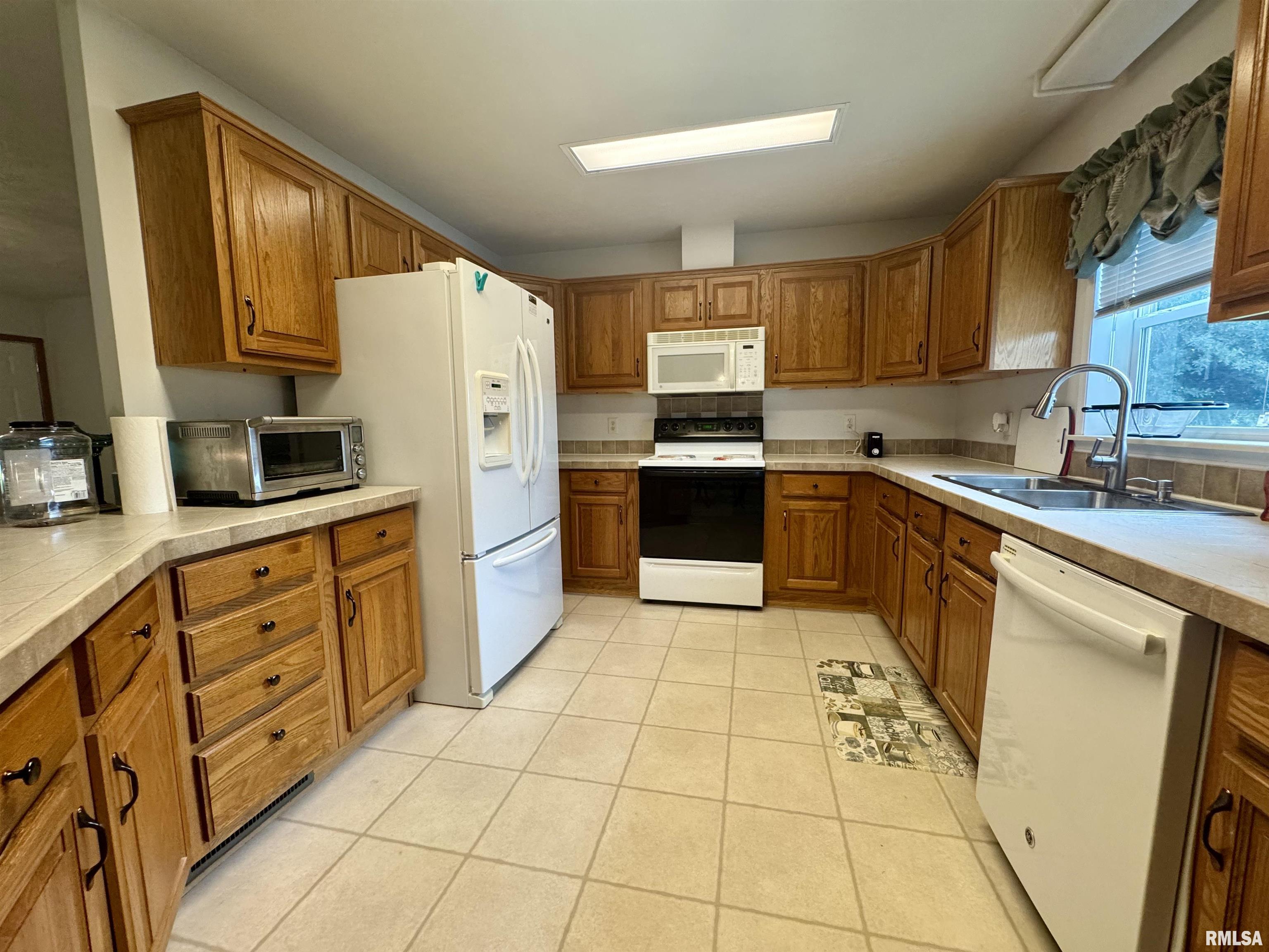 5569 Stotlar Road Carterville, IL 62918 - Photo 5 of 31 Gallery Image 5
