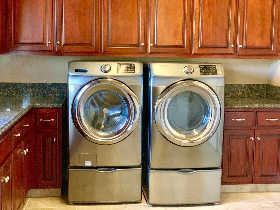 21196 Steward Road Madera, CA 93638 - Photo 23 of 39 a close view of a utility room with dryer and washer