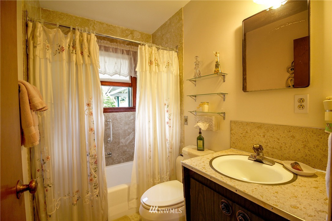 1415 Grant Road East Wenatchee, WA 98802 - Photo 13 of 23 Gallery Image 13