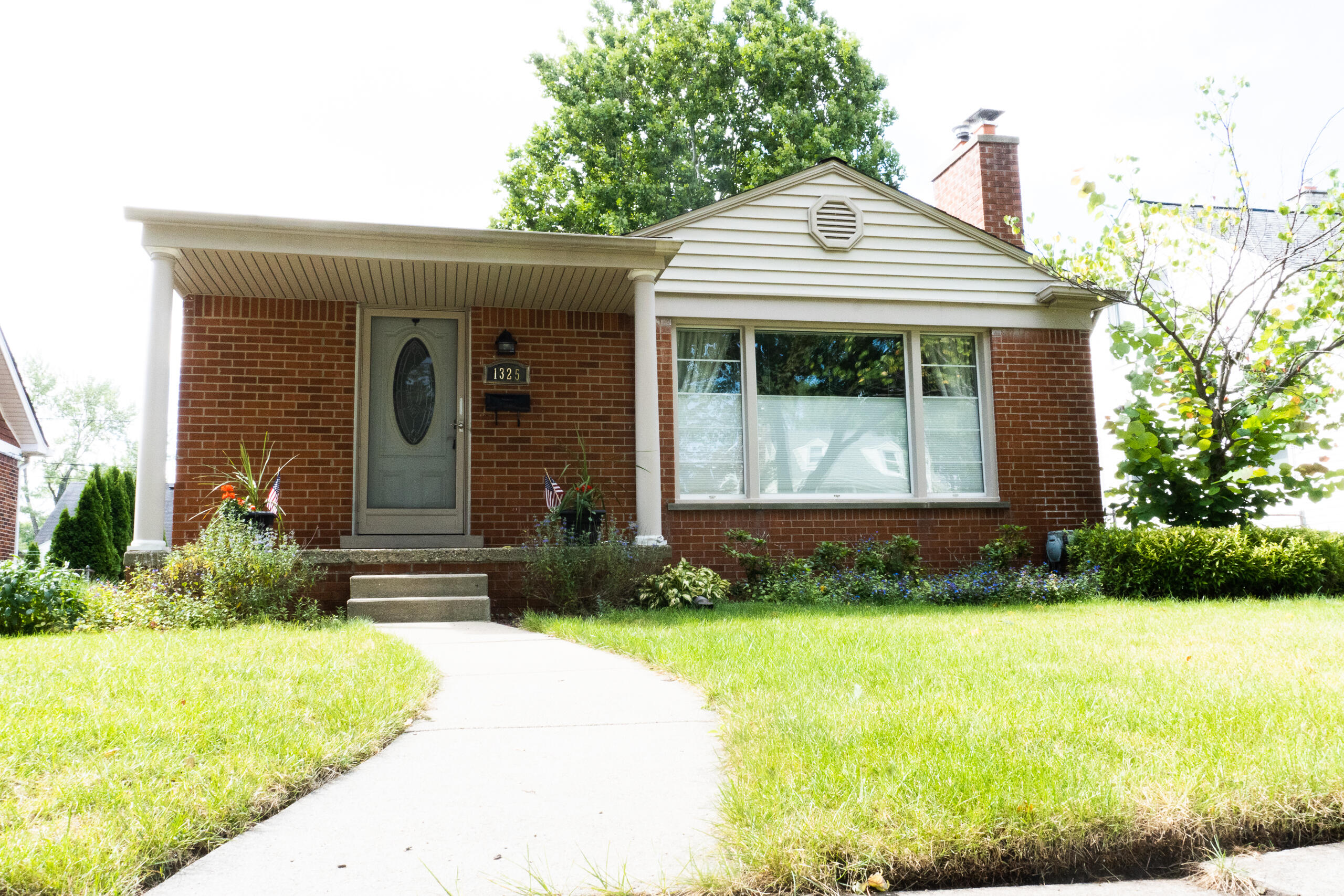 1325 Cambridge Road Berkley, MI 48072 - Photo 1 of 24 cover